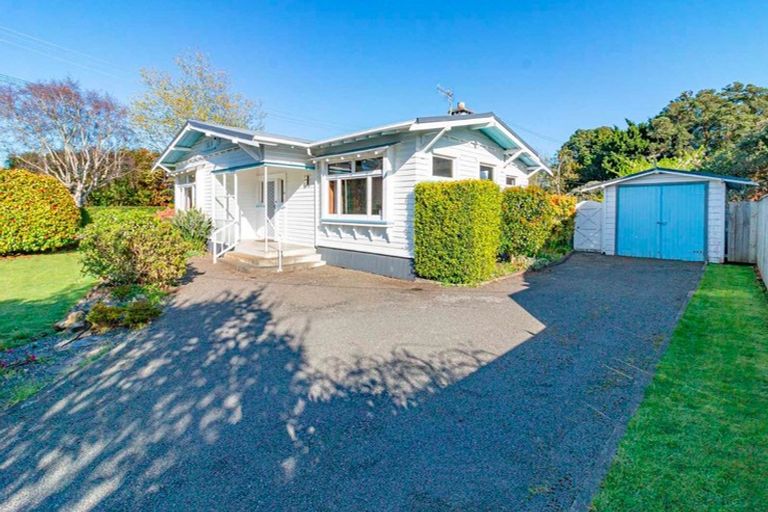 Photo of property in 12 Saint Leonard Street, Saint Johns Hill, Whanganui, 4501