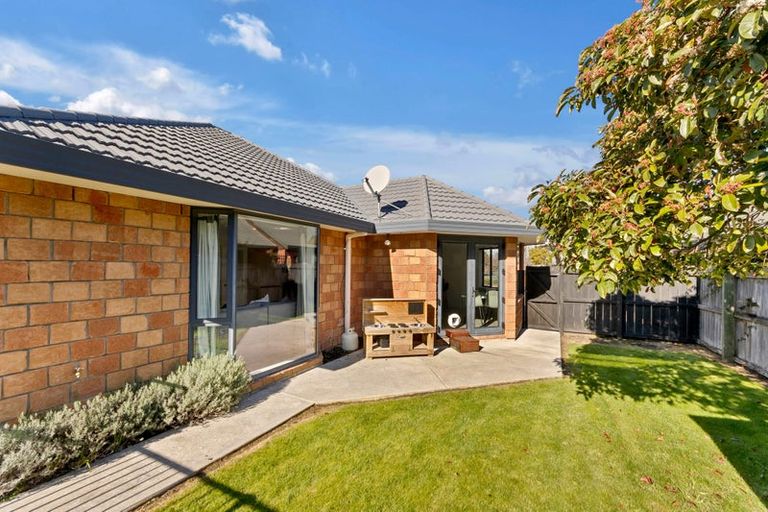 Photo of property in 21 Forest Drive, Parklands, Christchurch, 8083
