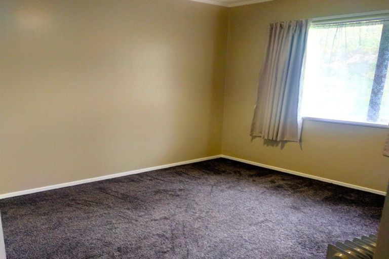 Photo of property in 36b Colchester Crescent, Newlands, Wellington, 6037