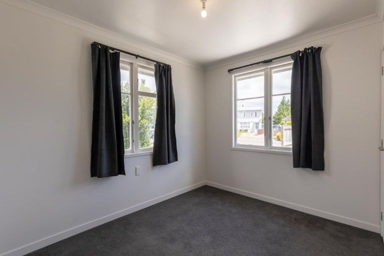 Photo of property in 1 Kauri Street, Levin, 5510