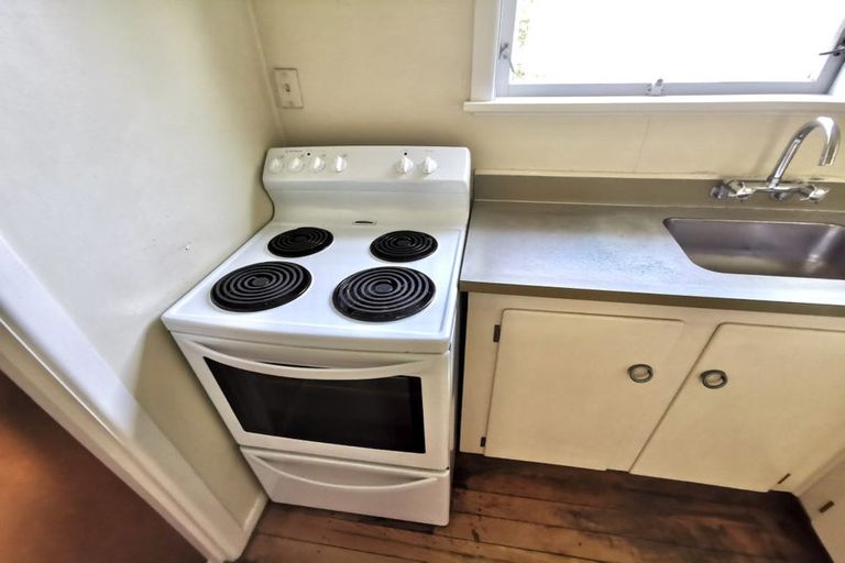 Photo of property in 103 Ennis Avenue, Pakuranga Heights, Auckland, 2010