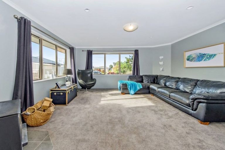 Photo of property in 6 Stanwood Grove, Darfield, 7510