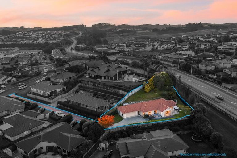 Photo of property in 113 Tauranga Place, Orewa, 0931