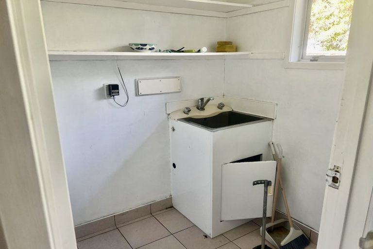 Photo of property in 1 Stoll Place, Clendon Park, Auckland, 2103