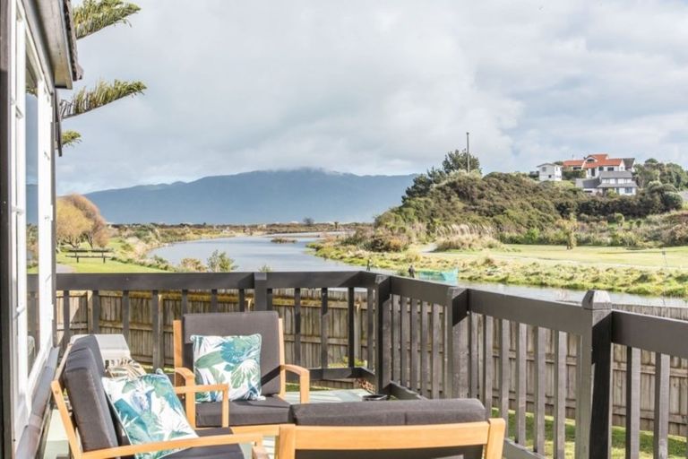 Photo of property in 21 Makora Road, Otaihanga, Paraparaumu, 5036