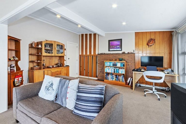 Photo of property in 18 Oakfield Street, Burnside, Christchurch, 8053