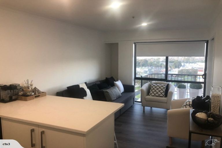Photo of property in The Rennaissance, 12h/18 Ronwood Avenue, Manukau, Auckland, 2104