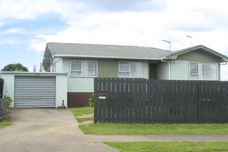 Photo of property in 1/4 John Walker Drive, Manurewa, Auckland, 2102
