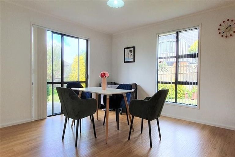 Photo of property in 12 Cherub Place, West Harbour, Auckland, 0618