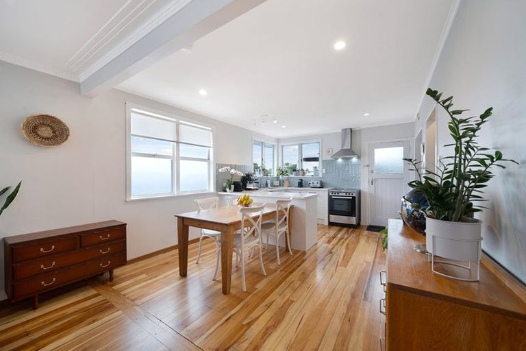 Photo of property in 7 Kelwyn Road, Kelston, Auckland, 0602