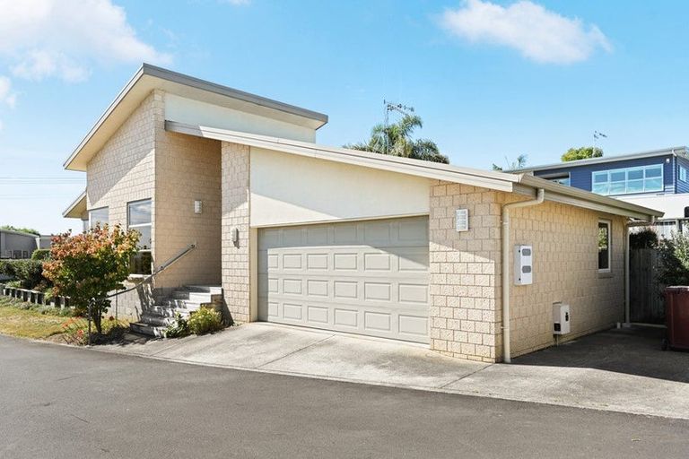 Photo of property in 64a Rototuna Road, Rototuna, Hamilton, 3210