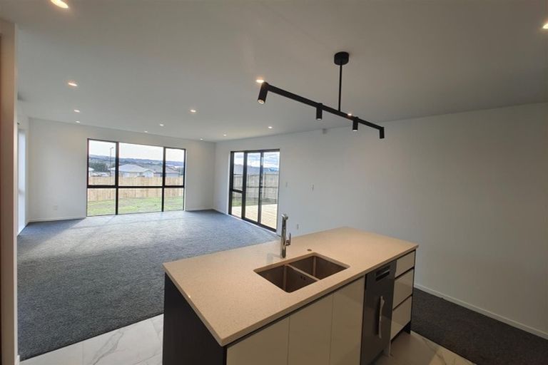 Photo of property in 19 Opouatu Avenue, Glenbrook, Waiuku, 2681