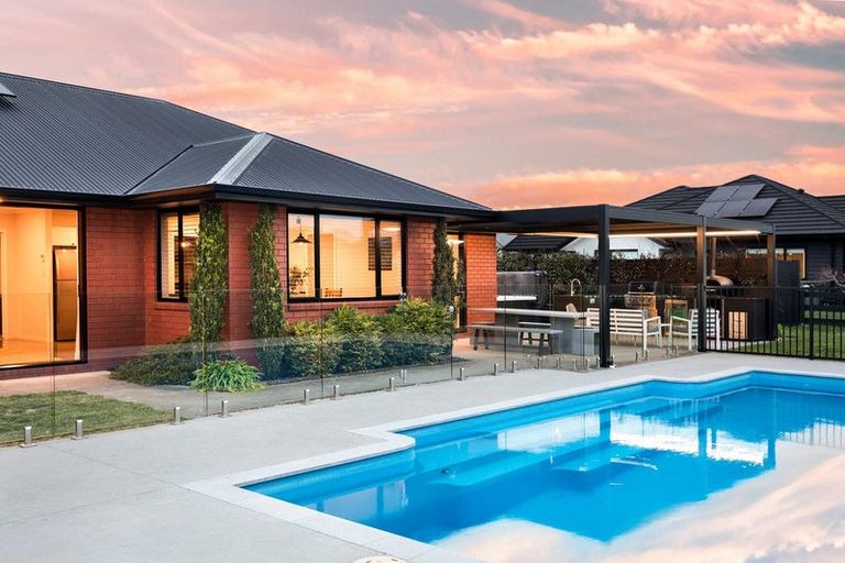 Photo of property in 15 Moemoea Place, Cambridge, 3434