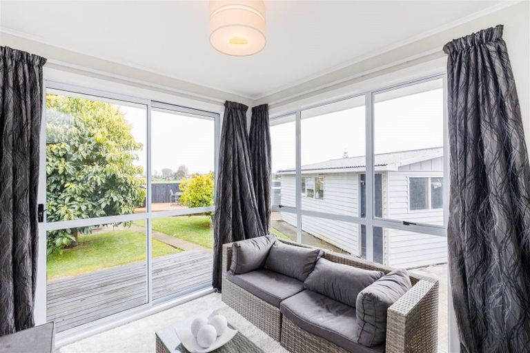 Photo of property in 10 Peters Avenue, Cloverlea, Palmerston North, 4412