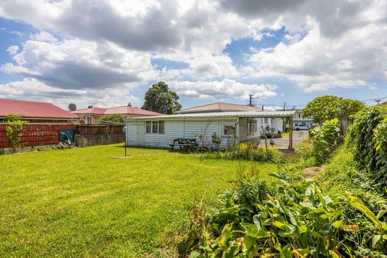 Photo of property in 2 Lansdown Avenue, Papatoetoe, Auckland, 2025
