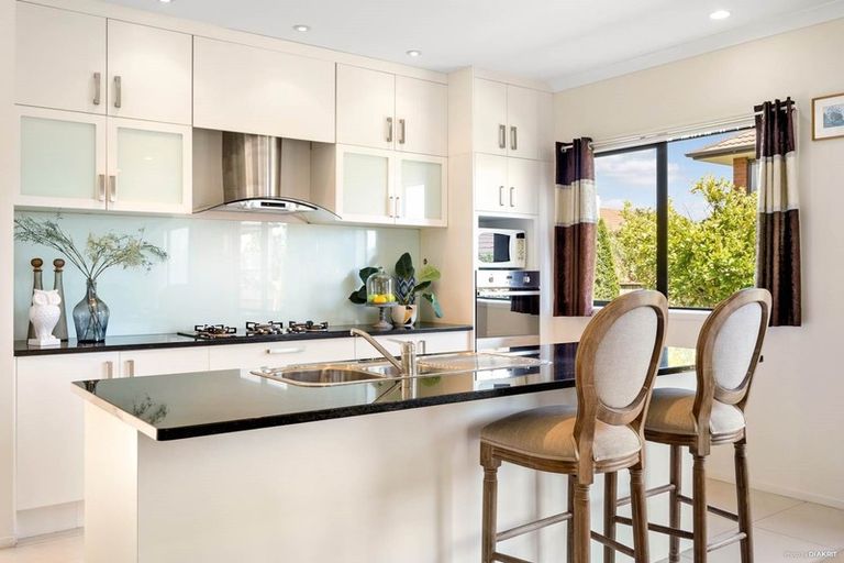 Photo of property in 21 Fairbairn Place, East Tamaki Heights, Auckland, 2016