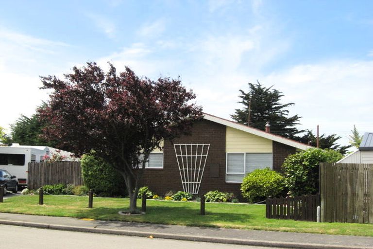 Photo of property in 25 Warner Place, Heathcote Valley, Christchurch, 8022