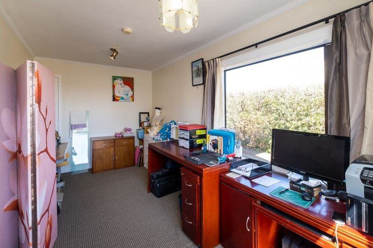 Photo of property in 17 Pukeko Place, Westshore, Napier, 4110
