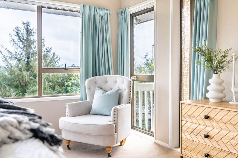 Photo of property in 16 Trevone Place, Forrest Hill, Auckland, 0620