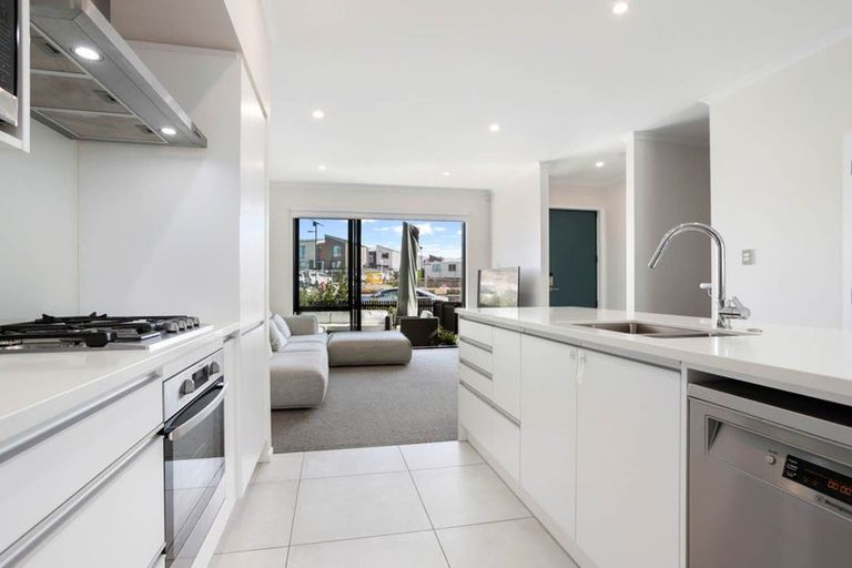 Photo of property in 22 Nugget Avenue, Hobsonville, Auckland, 0616