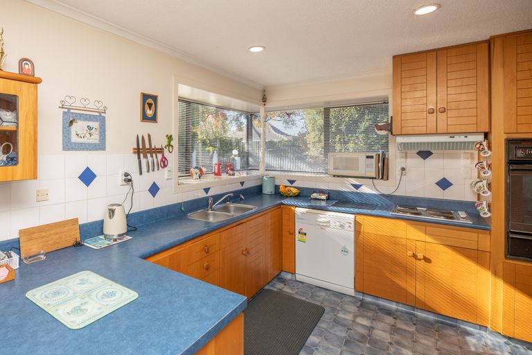 Photo of property in 2/9a Kingham Place, Avonhead, Christchurch, 8042