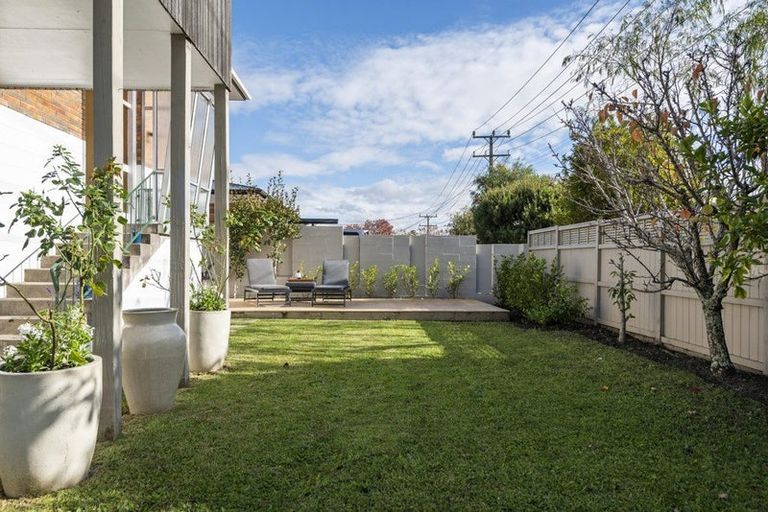 Photo of property in 1/33 Eversleigh Road, Belmont, Auckland, 0622