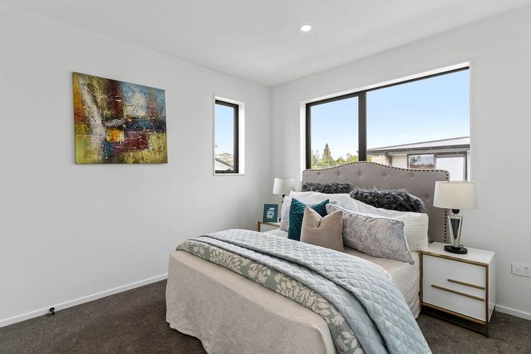 Photo of property in 2/81 Vodanovich Road, Te Atatu South, Auckland, 0610