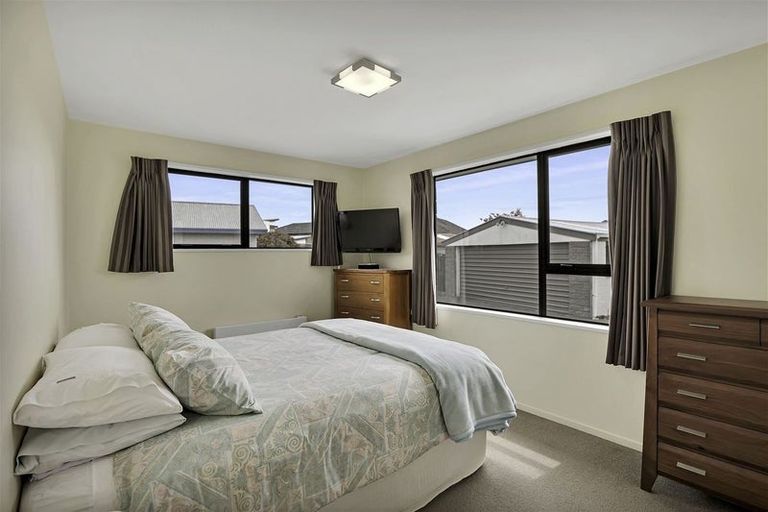 Photo of property in 10a Tamarisk Place, Parklands, Christchurch, 8083