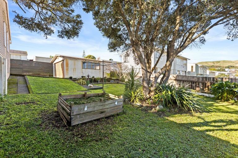 Photo of property in 64 Astrolabe Street, Cannons Creek, Porirua, 5024