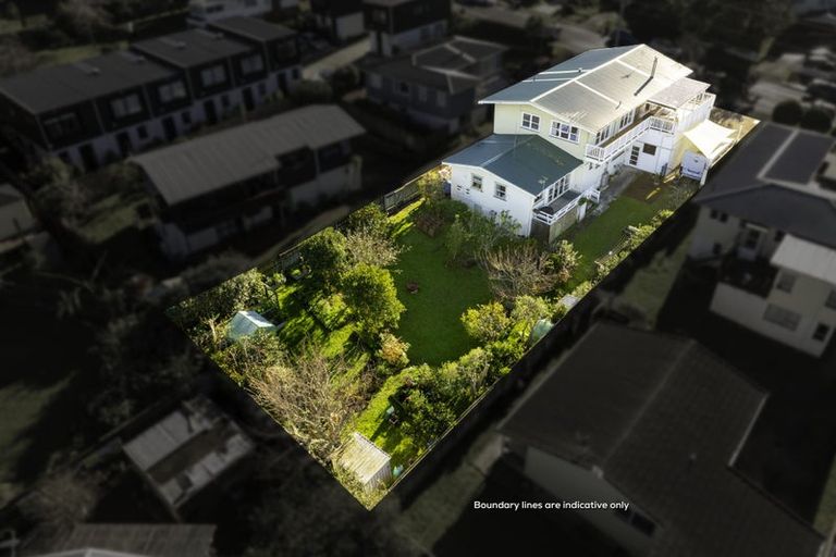 Photo of property in 15 Jaemont Avenue, Te Atatu South, Auckland, 0610