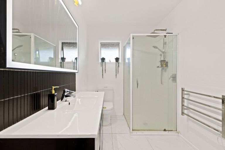 Photo of property in 11 Western View Court, Sunnyvale, Auckland, 0612