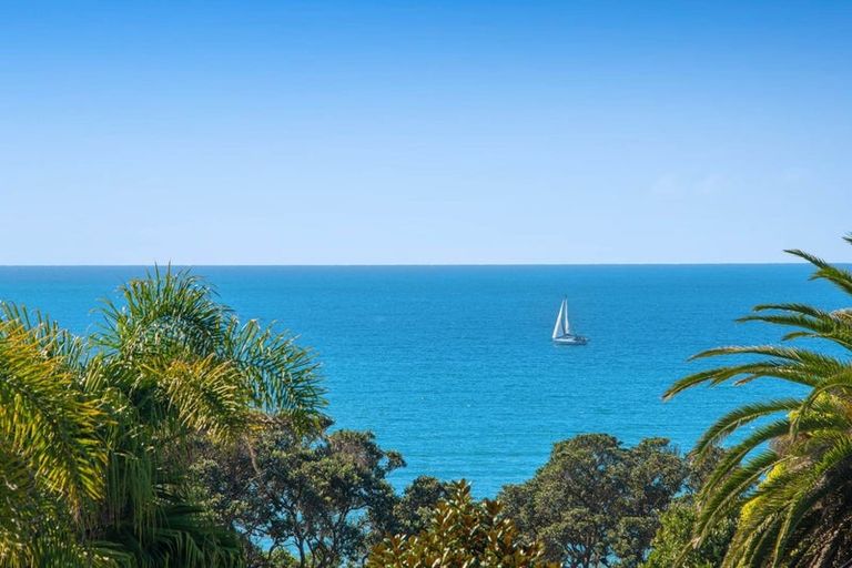 Photo of property in 22 Glenelg Road, Red Beach, 0932