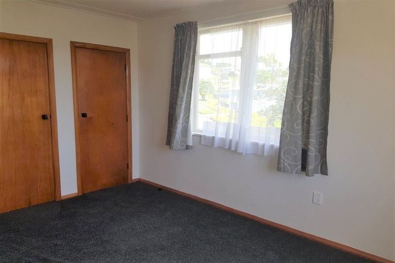 Photo of property in 35 Cornwall Crescent, Cannons Creek, Porirua, 5024