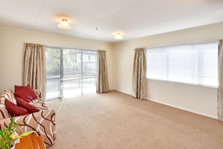 Photo of property in 2/10 Carnoustie Drive, Wattle Downs, Auckland, 2103