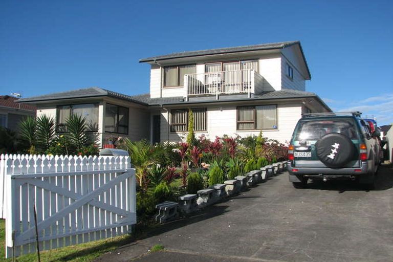 Photo of property in 8 Navigator Place, Papatoetoe, Auckland, 2025