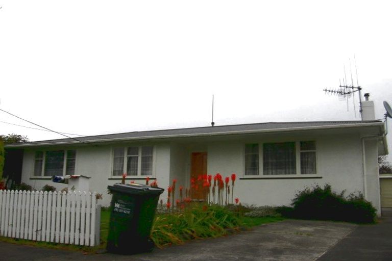 Photo of property in 4 Rimu Place, Cloverlea, Palmerston North, 4412