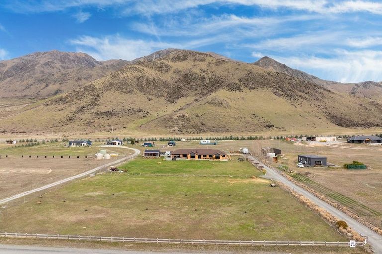 Photo of property in 10 Hardacre Place, Omarama, 9412