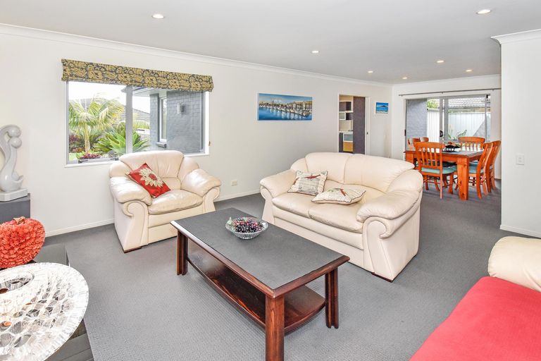 Photo of property in 17 Turnberry Drive, Wattle Downs, Auckland, 2103