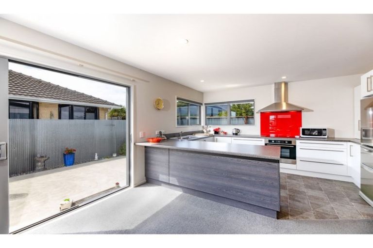 Photo of property in 1/49 Castletown Place, New Brighton, Christchurch, 8083