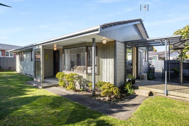 Photo of property in 2/27 Tama Street, Alicetown, Lower Hutt, 5010