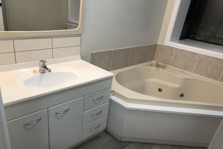 Photo of property in 3 Siska Place, Upper Riccarton, Christchurch, 8041