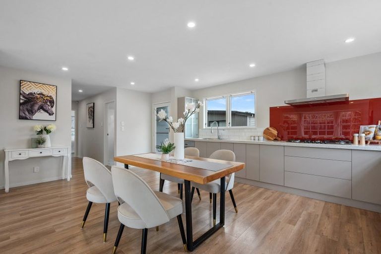 Photo of property in 28 Cockayne Crescent, Sunnynook, Auckland, 0620