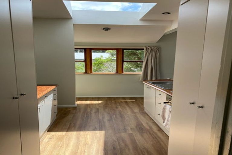 Photo of property in 7 Hampton Hill Road, Tawa, Wellington, 5028