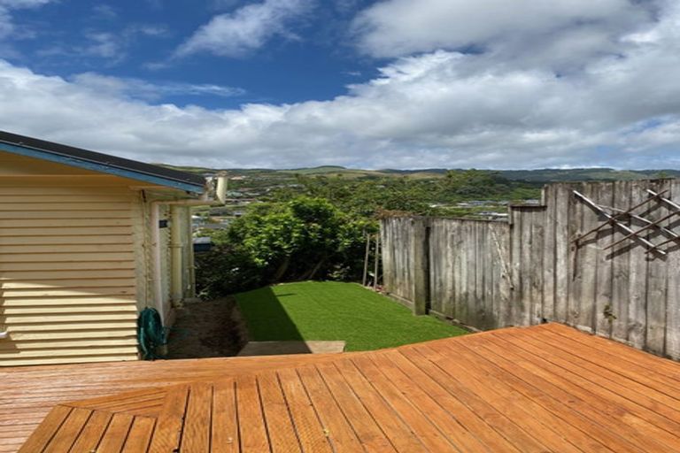 Photo of property in 7 Hampton Hill Road, Tawa, Wellington, 5028