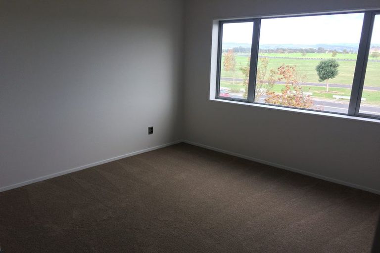 Photo of property in 2 Tarapiroe Avenue, Takanini, 2112