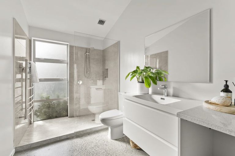 Photo of property in 4 Hillford Place, Welcome Bay, Tauranga, 3175