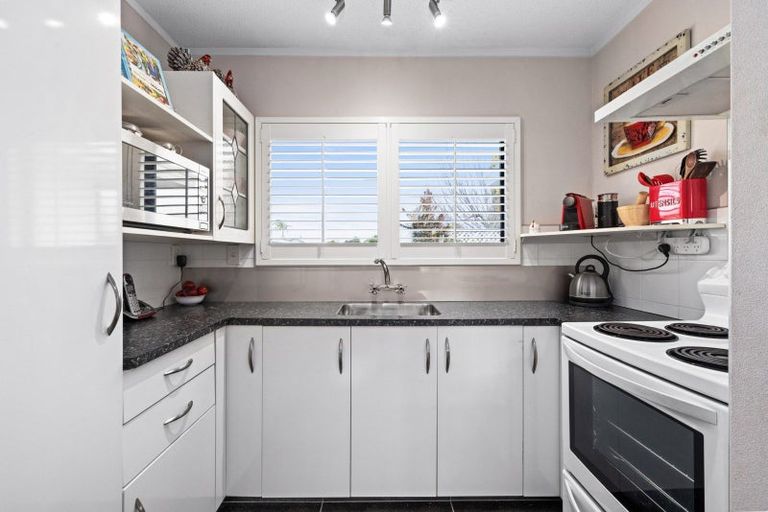 Photo of property in 22a Hinton Road, Taradale, Napier, 4112