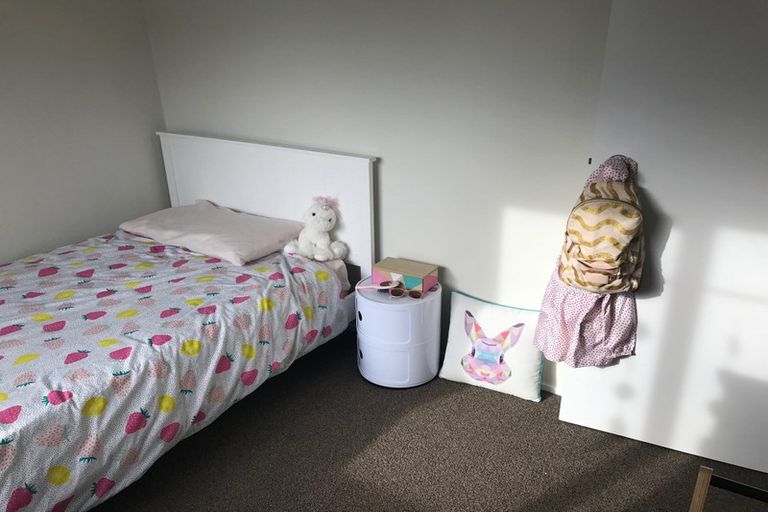 Photo of property in 2/48 Sandgate Avenue, Botany Downs, Auckland, 2010