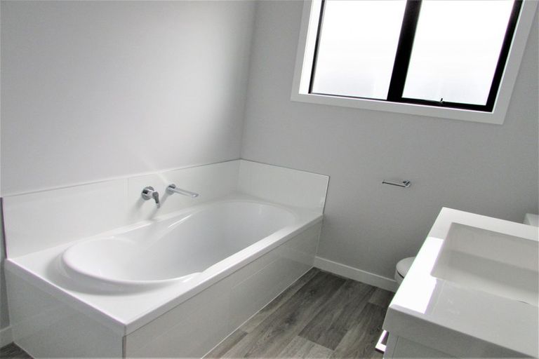 Photo of property in 26 Karearea Avenue, Kenepuru, Porirua, 5022