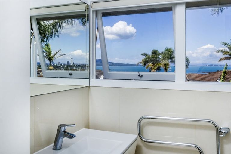 Photo of property in 2/64 Seaview Road, Castor Bay, Auckland, 0620